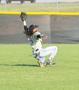 Rodderick Woodard makes a circus catch in left to end the Cyclones' threat in the second. (Photo/Ross Burton)